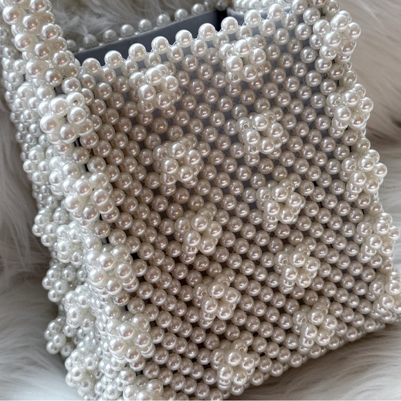 Elegant Pearl Bucket Beaded Handbag - Picture 7 of 11